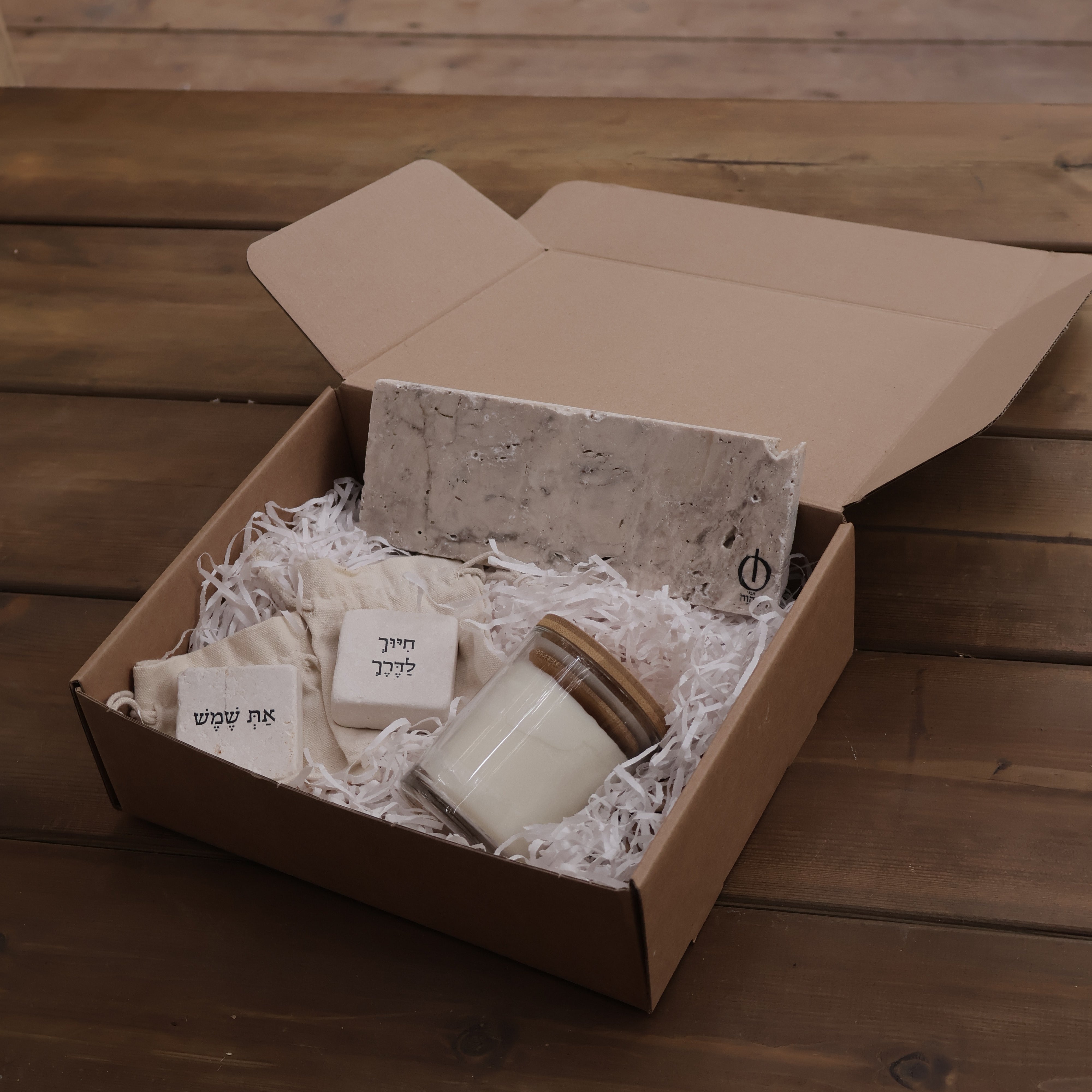 מארז פינוקים כולל מגש אבן · הרכבה אישית